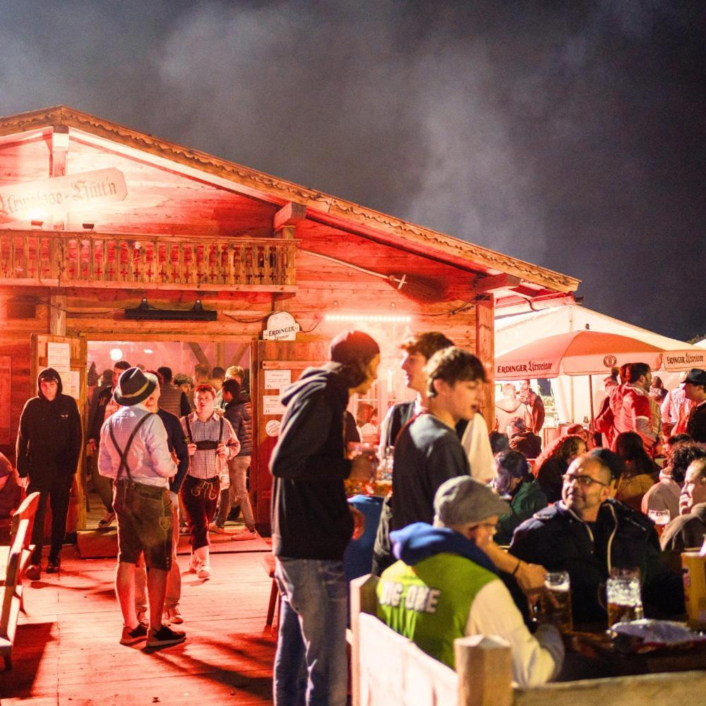 Oktoberfest Wiesn Camp Lodge München Buitenkant foto