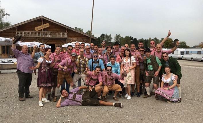 Oktoberfest Wiesn Camp Lodge München Buitenkant foto