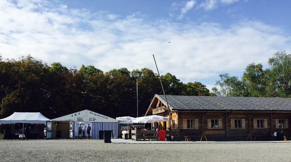 Oktoberfest Wiesn Camp Lodge München Buitenkant foto