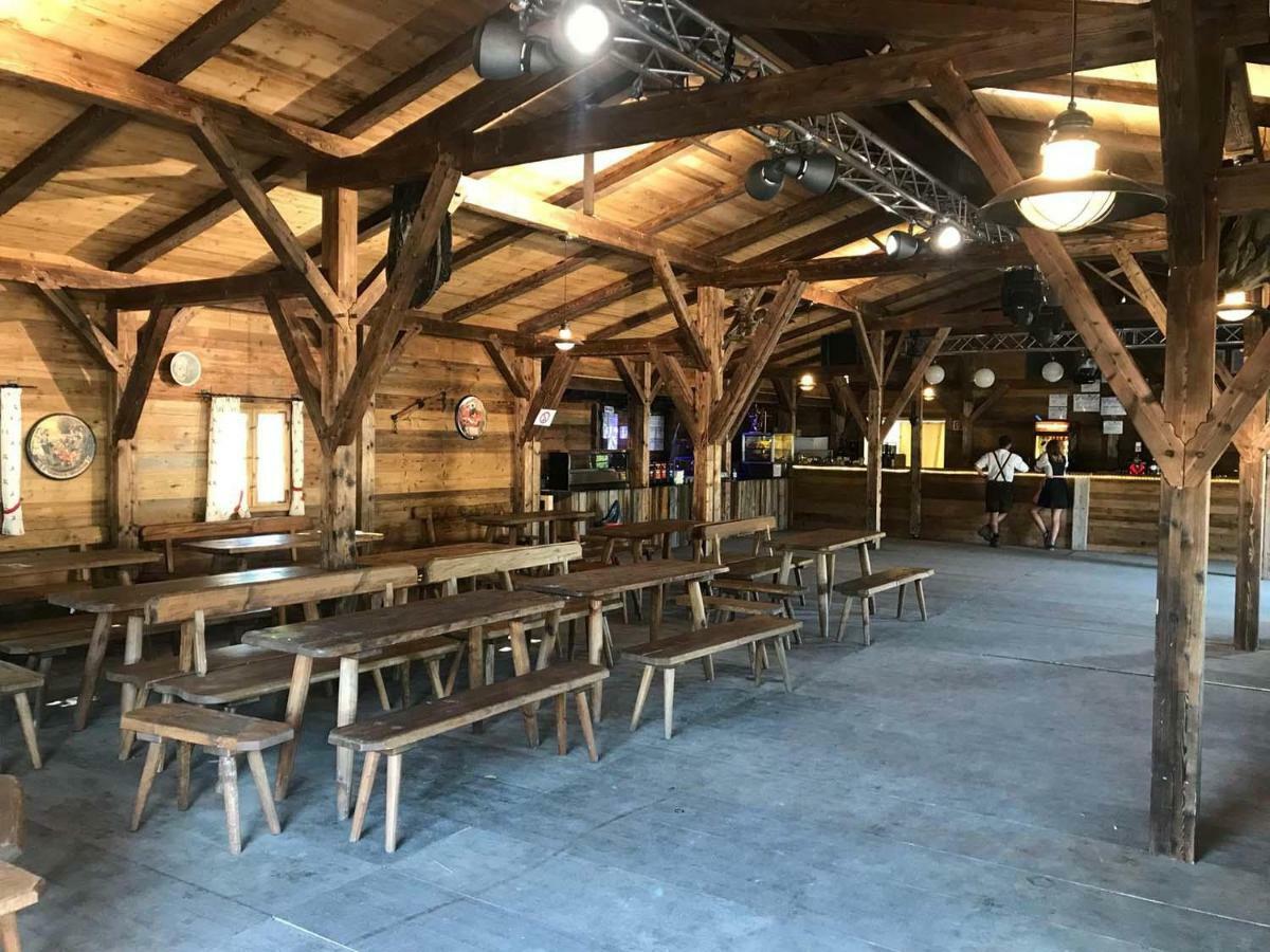 Oktoberfest Wiesn Camp Lodge München Buitenkant foto