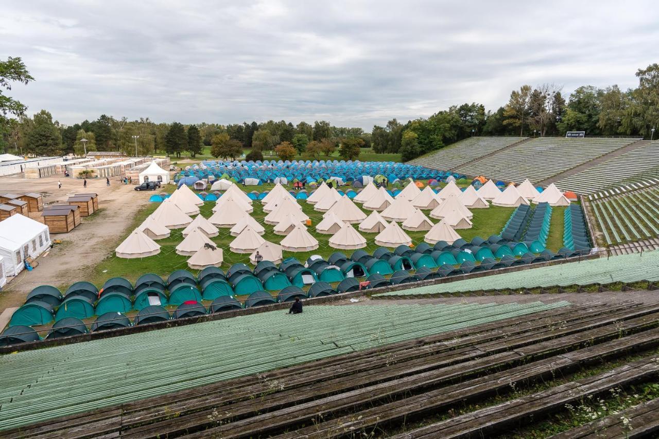 Oktoberfest Wiesn Camp Lodge München Buitenkant foto